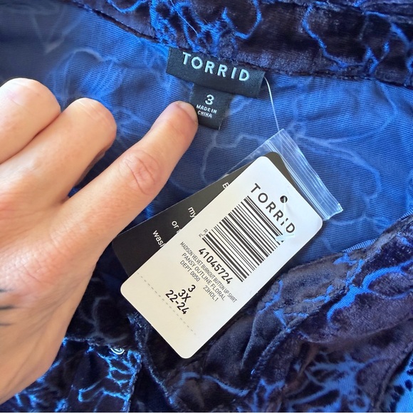 NEW Torrid Madison Velvet Burnout Button Up Shirt Size 3X - Picture 7 of 8